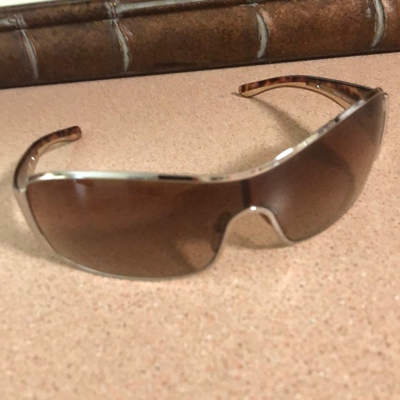 Prada shades - Picture 1 of 7